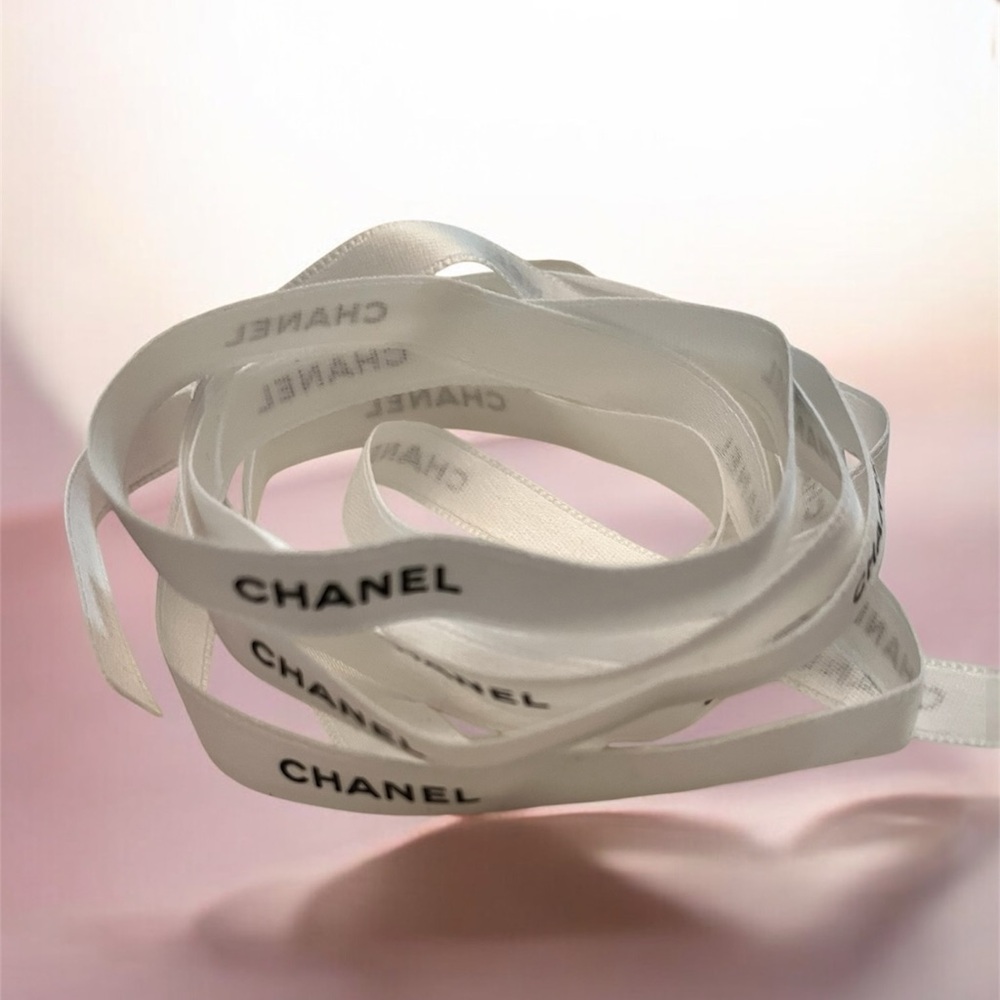 CHANEL Elegant Red and White Hair or Gift Luxury Ribbon Set (Like New Condition) - Picture 4 of 9